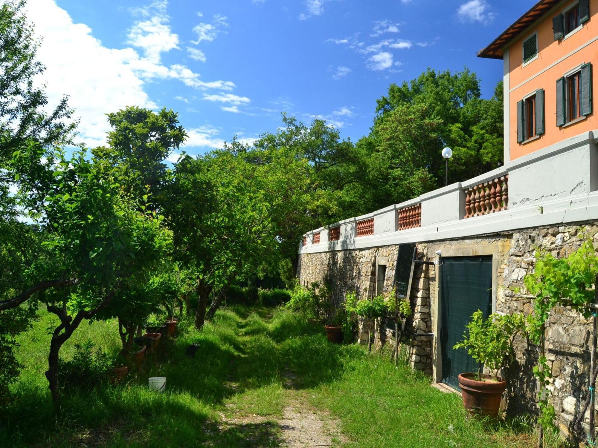 Lovely Holiday Home In Montefiridolfi With Hill View Екстер'єр фото